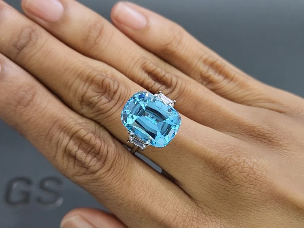 Topaze bleu ciel de Madagascar, taille coussin haute précision, 15,47 carats Image №5
