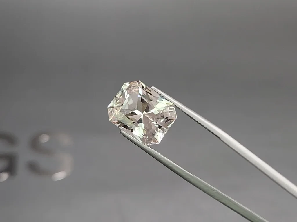 Kunzite light green radiant cut 11.19 carats, Pakistan Image №3