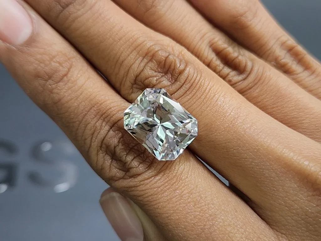 Kunzite light green radiant cut 11.19 carats, Pakistan Image №2