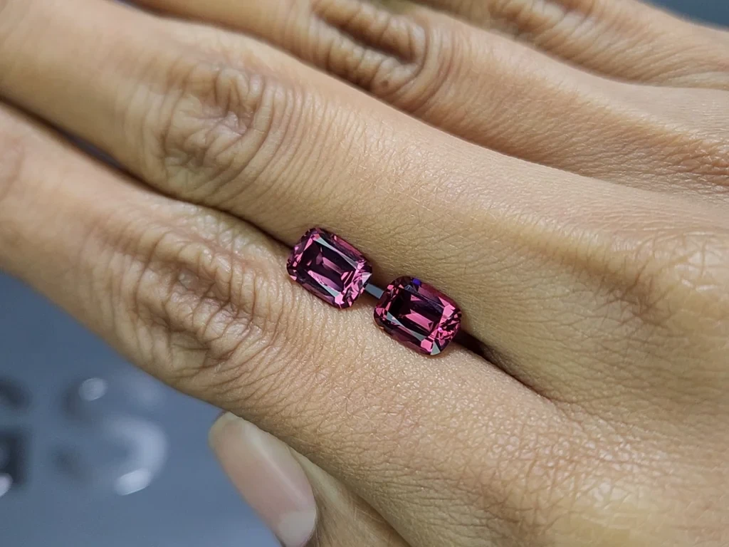 Pair of rhodolite garnets cushion cut 3.77 carats, Madagascar Image №2