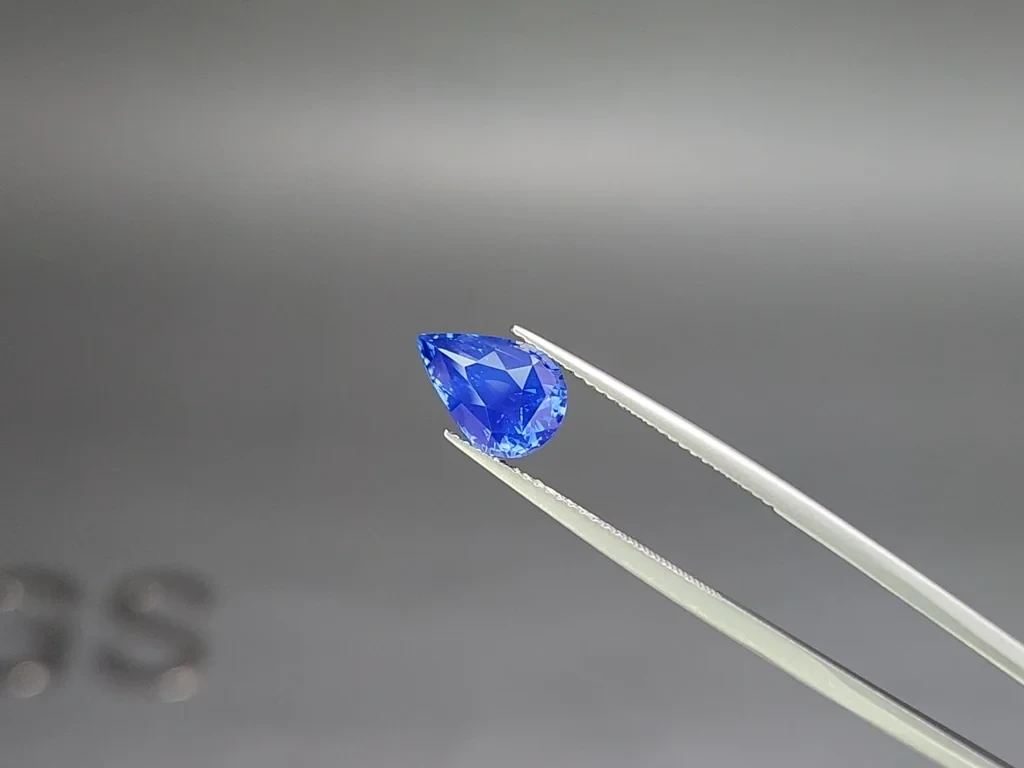 Saphir bleu non chauffé, taille en poire 3,78 carats, Sri Lanka Image №3