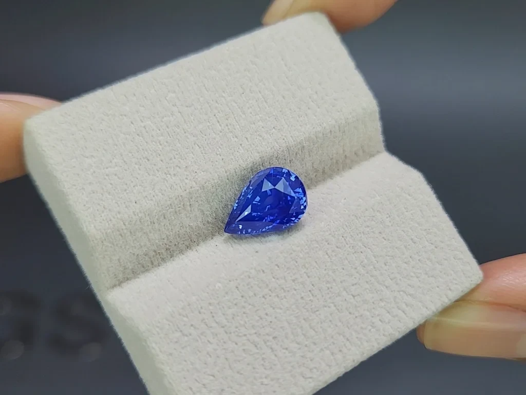 Saphir bleu non chauffé, taille en poire 3,78 carats, Sri Lanka Image №4