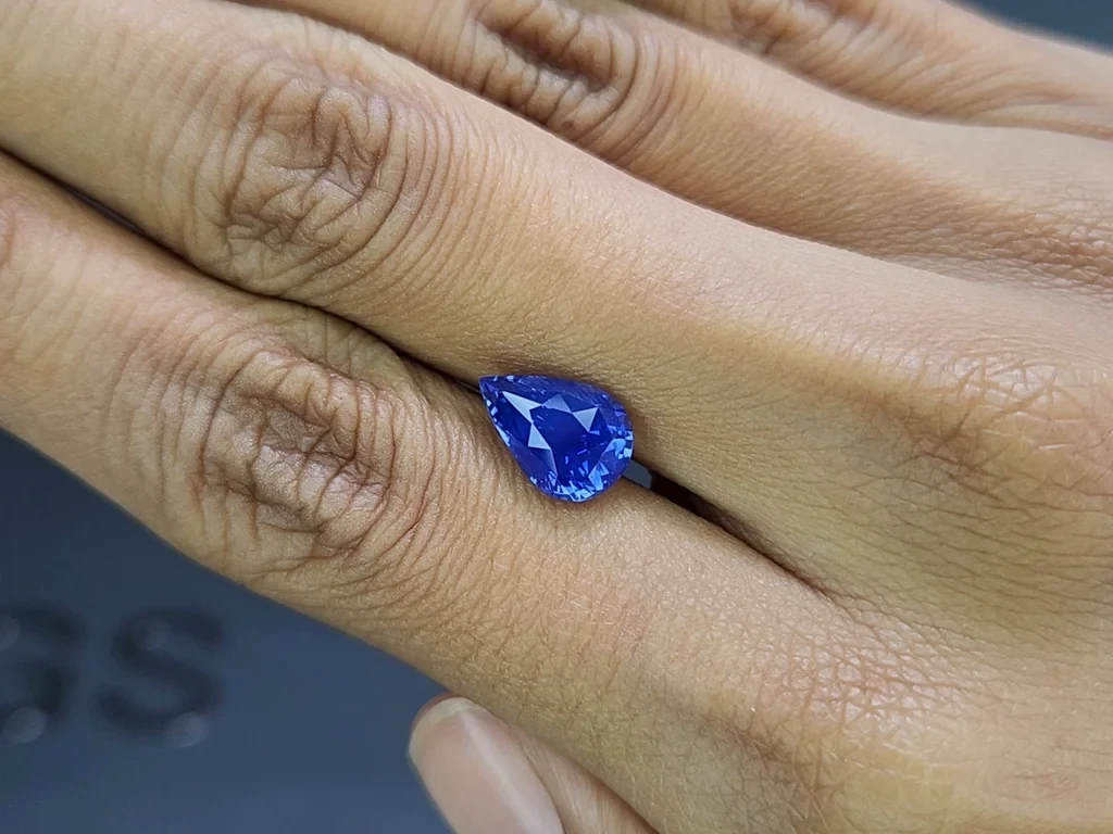 Saphir bleu non chauffé, taille en poire 3,78 carats, Sri Lanka Image №2