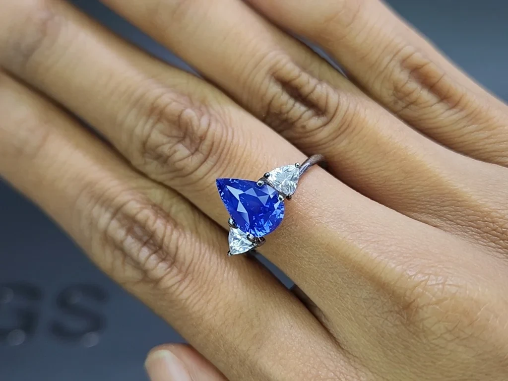 Saphir bleu non chauffé, taille en poire 3,78 carats, Sri Lanka Image №5