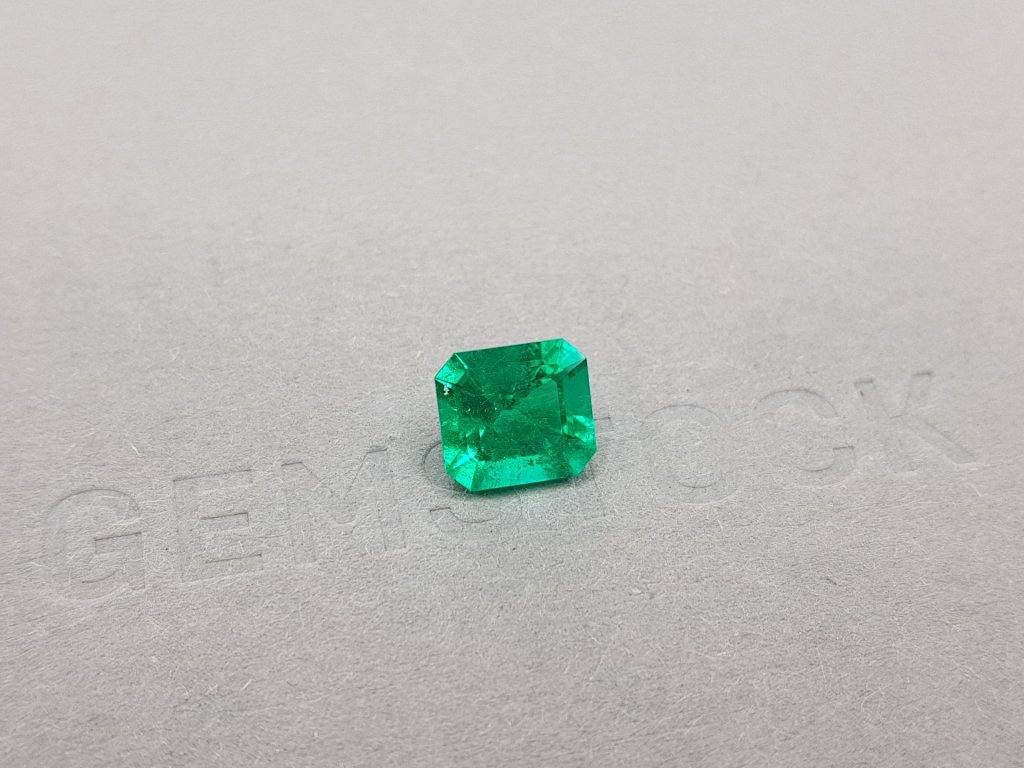 Vivid Green emerald octagon shape 1.94 ct, Colombia Image №2