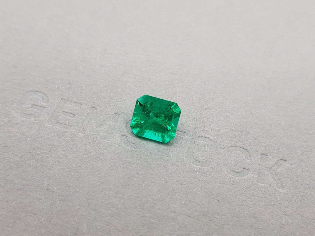 Vivid Green emerald octagon shape 1.94 ct, Colombia Image №3