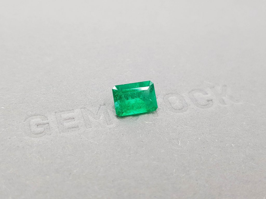Vivid Green colombian emerald 2.09 ct in octagon cut Image №2