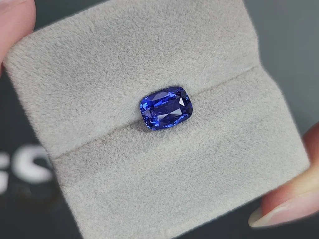 Unheated Royal Blue sapphire in cushion cut 2.52 carats, Sri Lanka Image №4