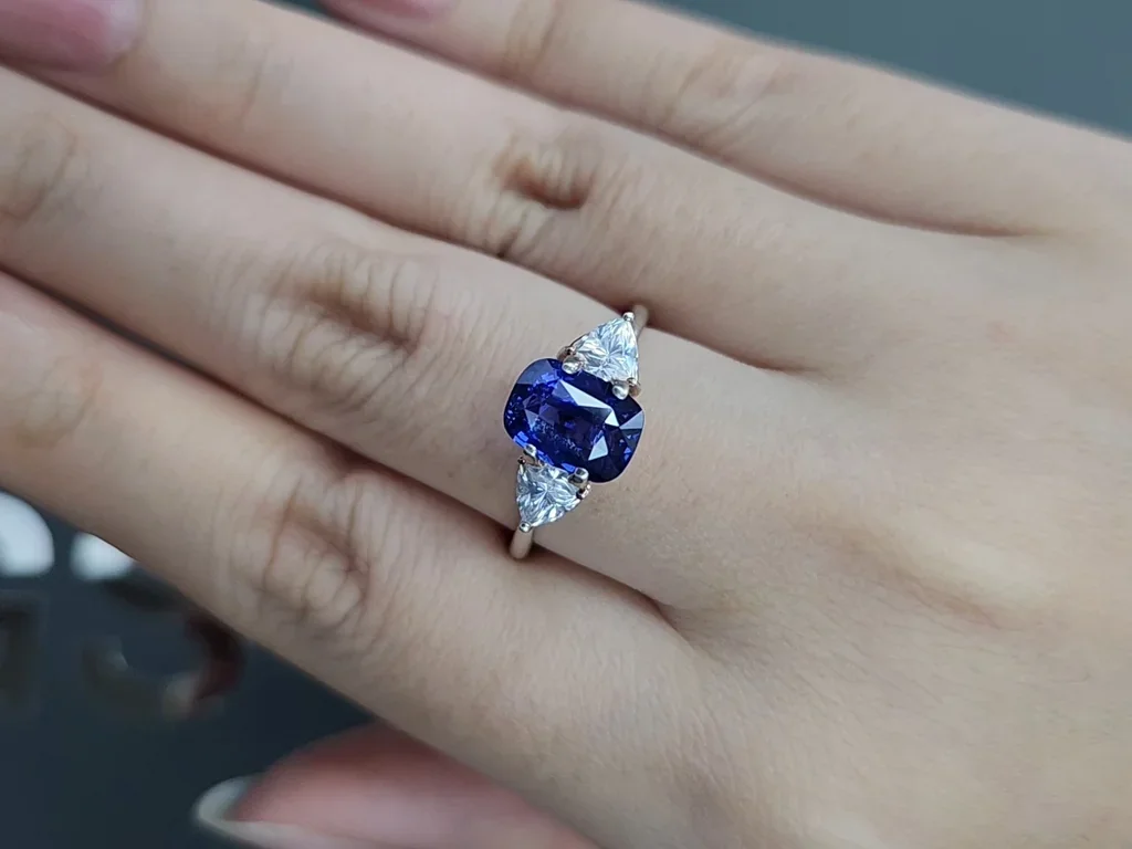 Unheated Royal Blue sapphire in cushion cut 2.52 carats, Sri Lanka Image №5