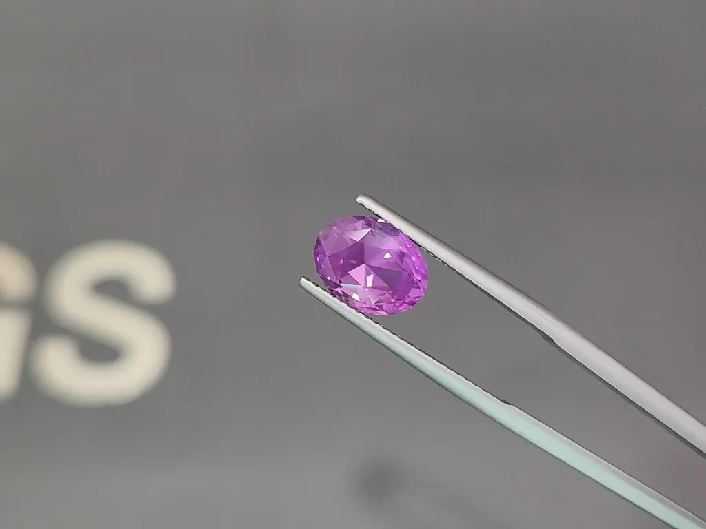 Purple sapphire oval cut 4.14 carats, Sri Lanka Image №3