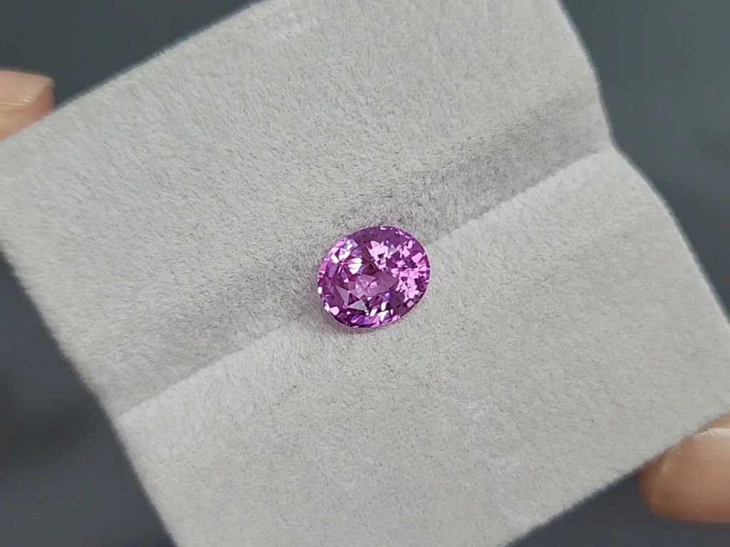 Zafiro rosa de talla ovalada sin calentar de 2,05 ct de Sri Lanka Image №4