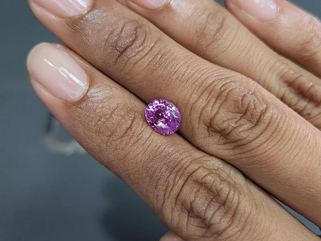 Zafiro rosa de talla ovalada sin calentar de 2,05 ct de Sri Lanka Image №2