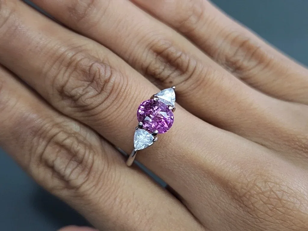 Zafiro rosa de talla ovalada sin calentar de 2,05 ct de Sri Lanka Image №5