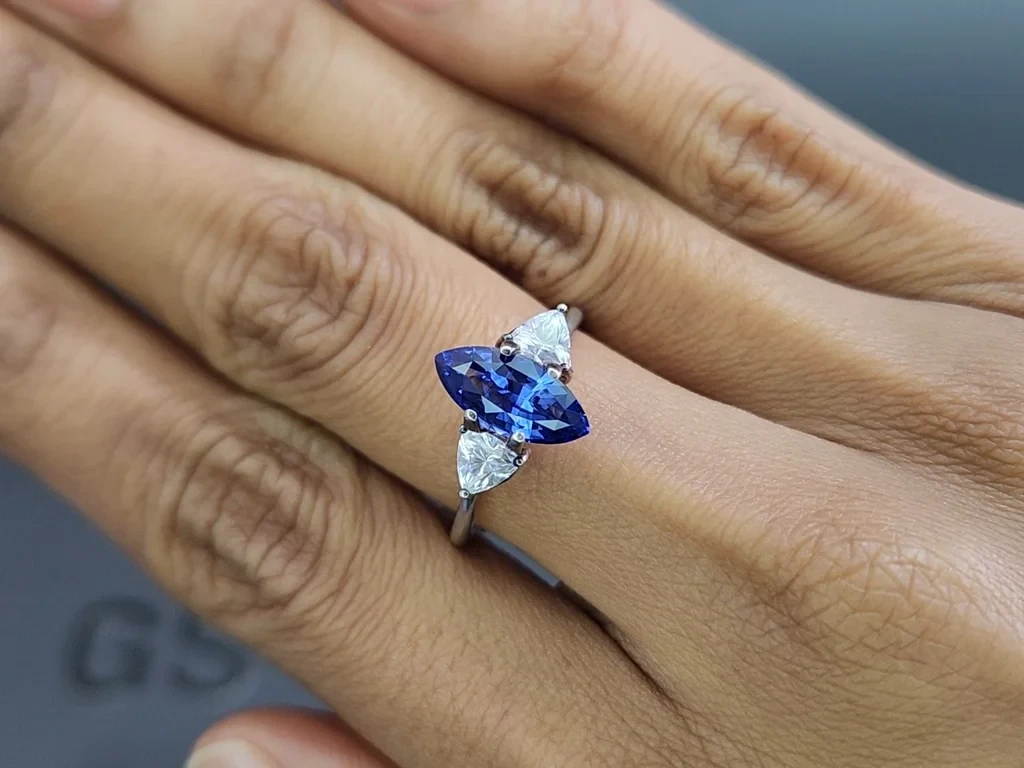Saphir bleu royal taille marquise de 2,03 carats, Sri Lanka  Image №5