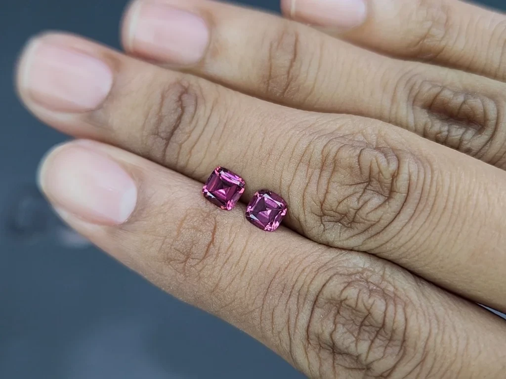 Paar kissenförmig geschliffene rhodolith-granate 1,33 karat, Madagaskar Image №2