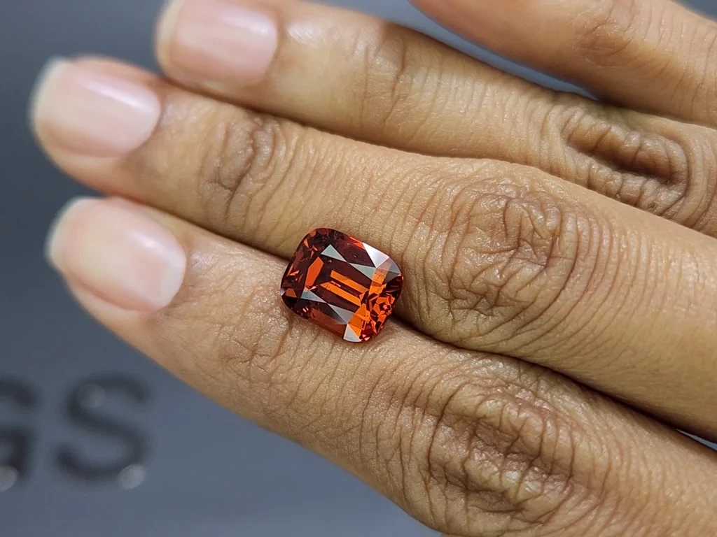 Garnet spessartine cushion cut 5.06 carats, Tanzania Image №2