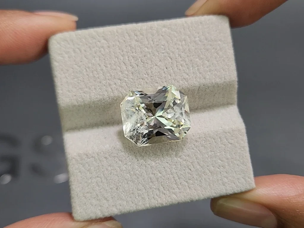 Kunzite light green radiant cut, 11.12 carats, Pakistan Image №4