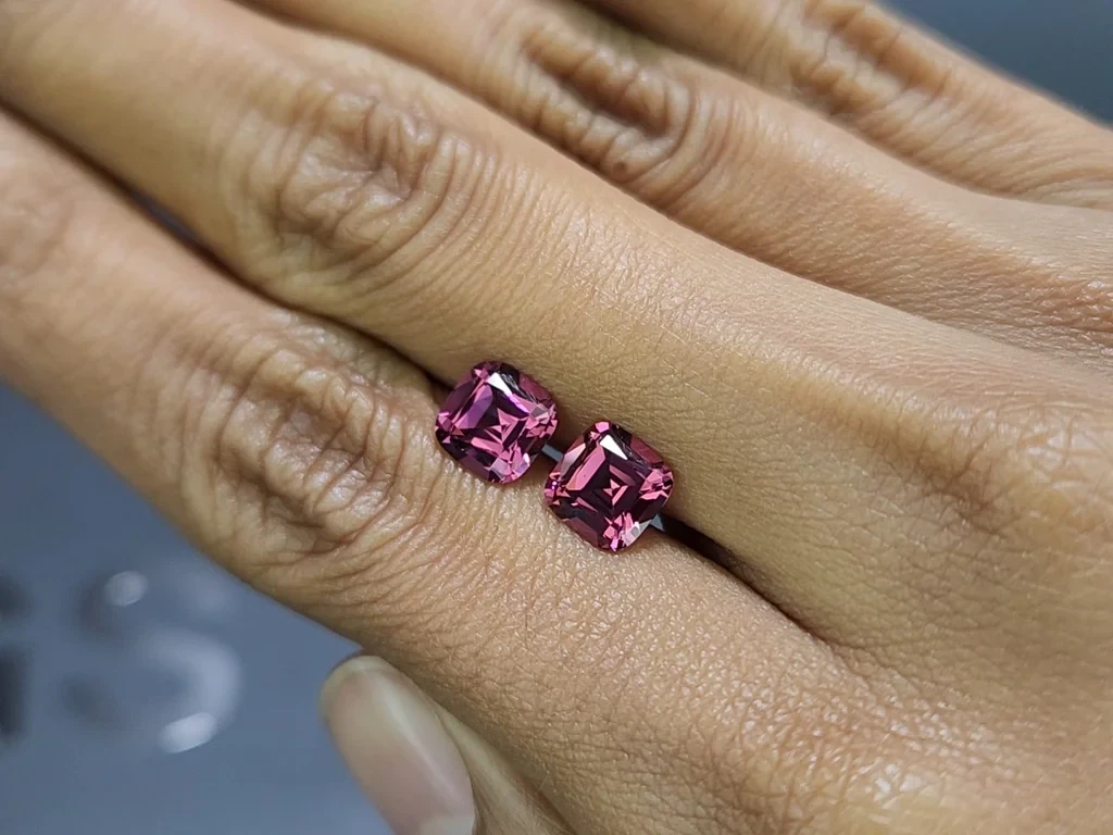 Pair of rhodolite garnets cushion cut 3.67 carats, Madagascar Image №2