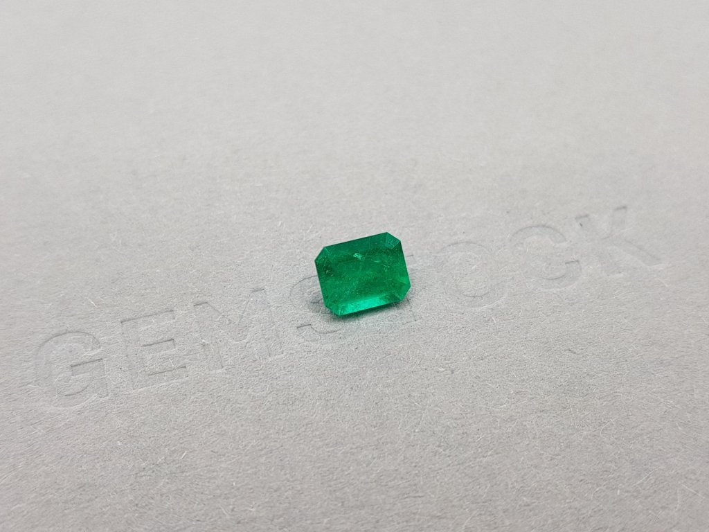 Colombian emerald of intense color 0.99 ct Image №2