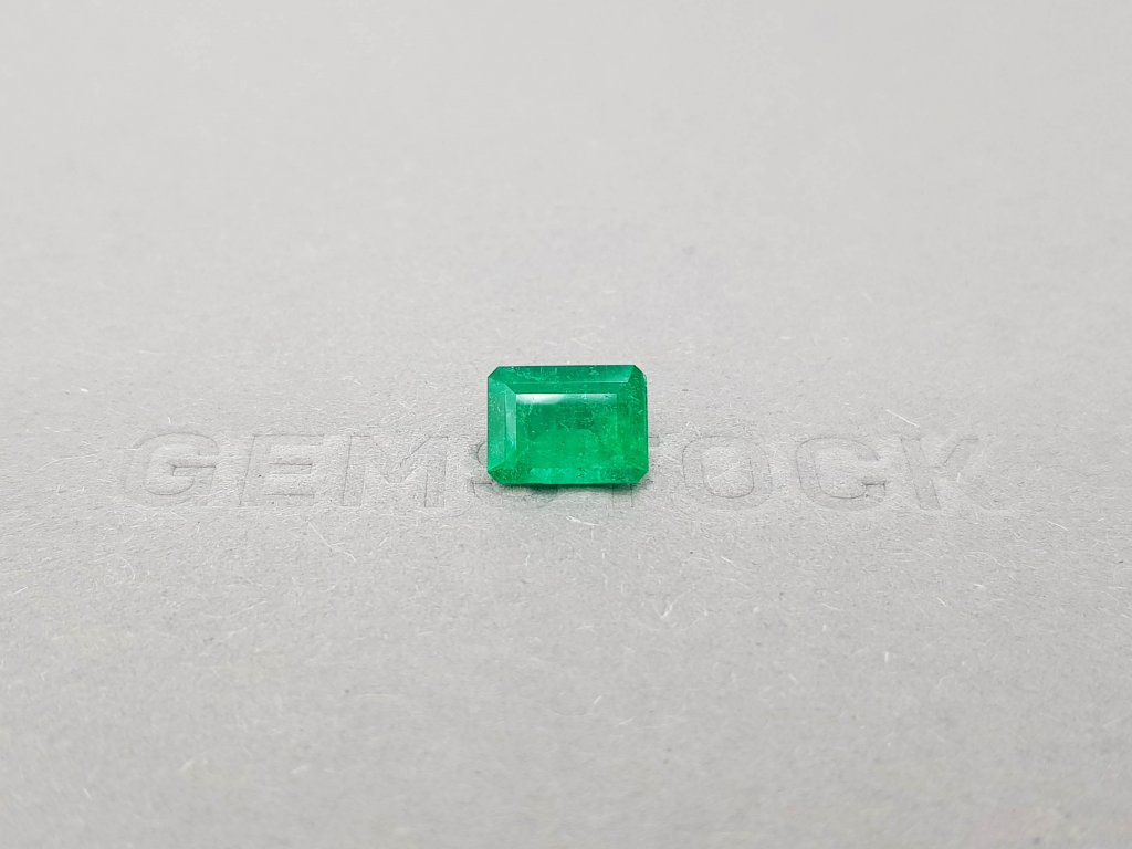 Colombian emerald 1.84 ct in octagon cut, Vivid Green Image №1