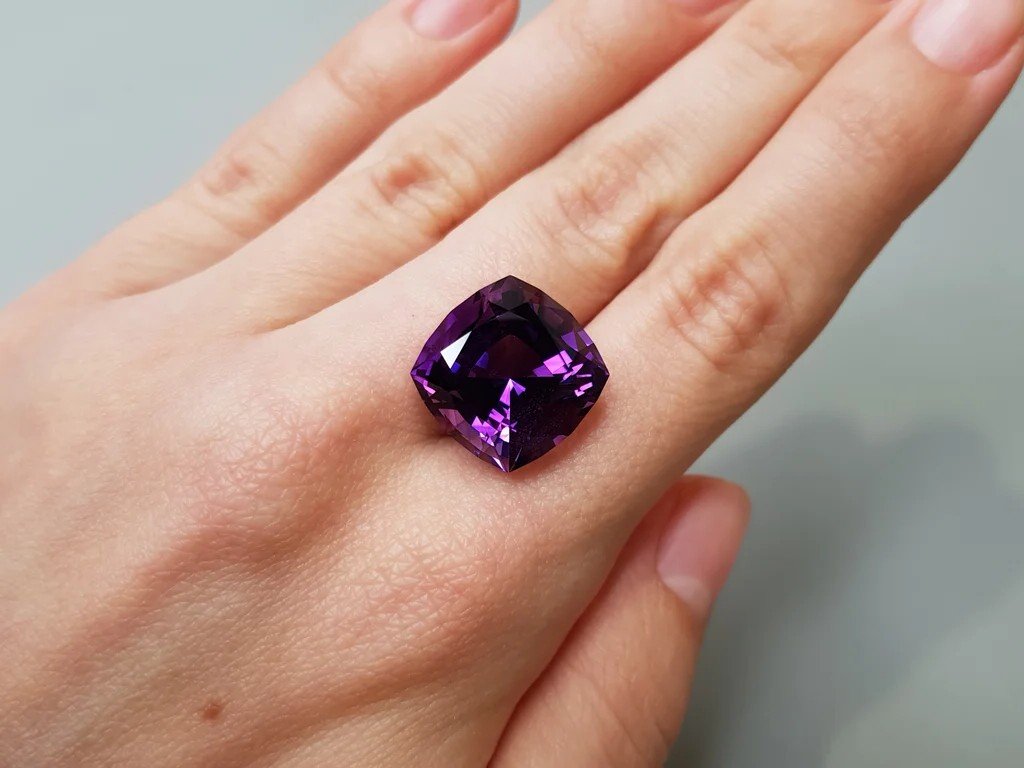 Heller Amethyst im Kissenschliff, 14,27 Karat, Brasilien  Image №2