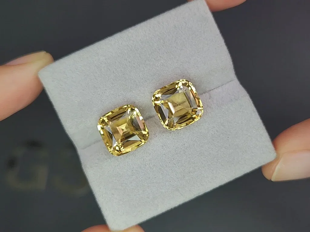 Paar gelbe citrine im kissenschliff, 8,48 karat, Afrika Image №4