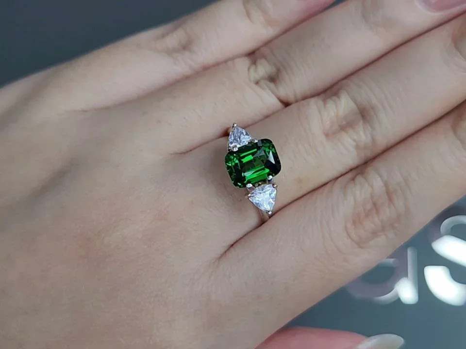 Granate tsavorita verde brillante talla cojín 2,52 quilates, Tanzania  Image №5