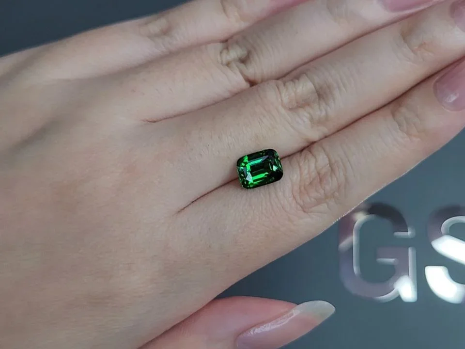 Granate tsavorita verde brillante talla cojín 2,52 quilates, Tanzania  Image №2