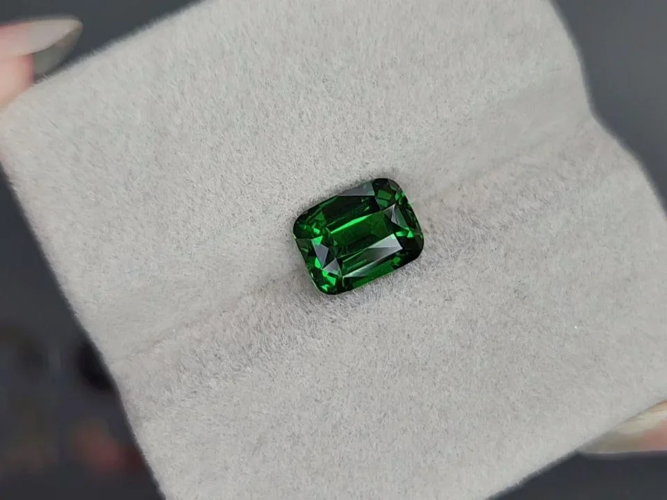 Granate tsavorita verde brillante talla cojín 2,52 quilates, Tanzania  Image №4