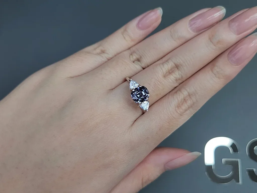 Grauer spinell im kissenschliff von 2,27 karat Image №5