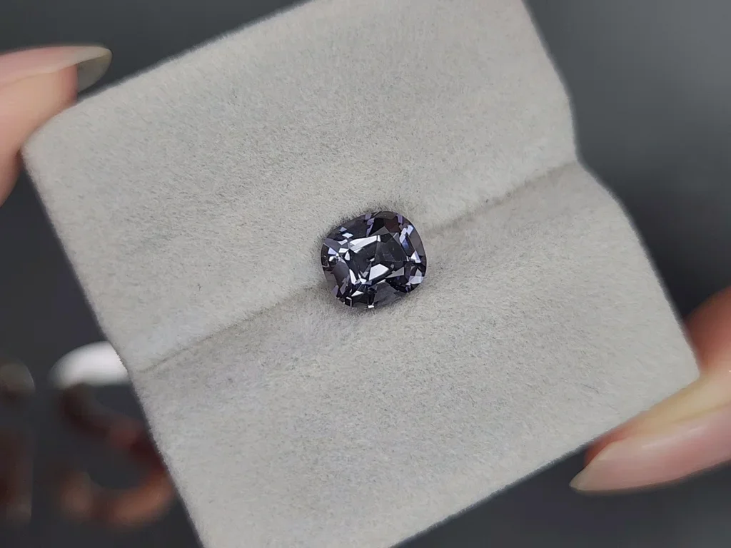 Grauer spinell im kissenschliff von 2,27 karat Image №4