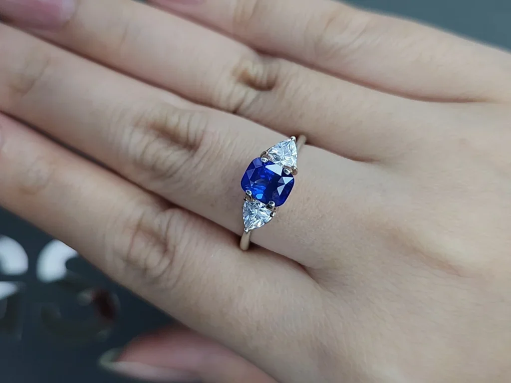 Zafiro de talla cojín de color azul aciano de 1,61 ct, Sri Lanka Image №5