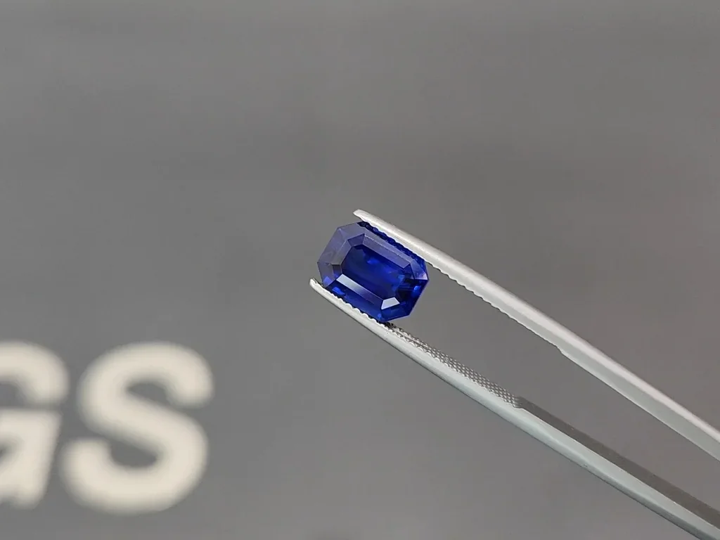 Saphir bleu royal taille octogone de 3,14 carats, Sri Lanka  Image №3