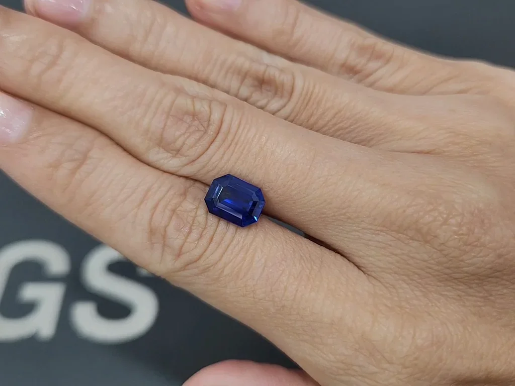 Saphir bleu royal taille octogone de 3,14 carats, Sri Lanka  Image №2