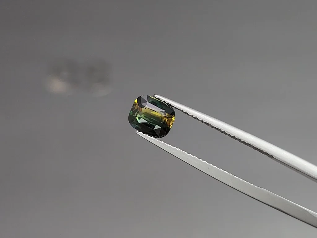 Saphir bleu sarcelle taille coussin de 1,53 carat, Madagascar Image №3