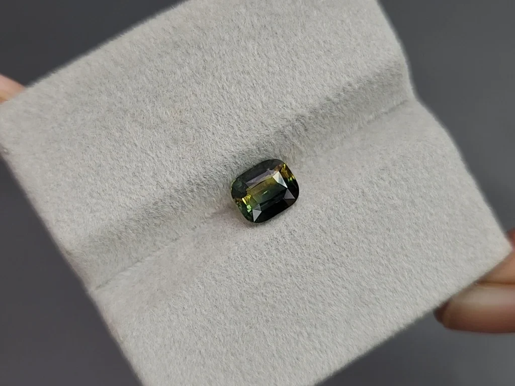 Saphir bleu sarcelle taille coussin de 1,53 carat, Madagascar Image №4