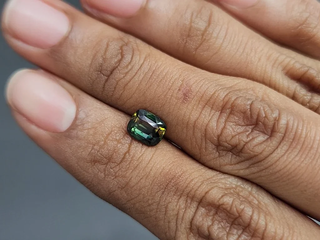 Saphir bleu sarcelle taille coussin de 1,53 carat, Madagascar Image №2