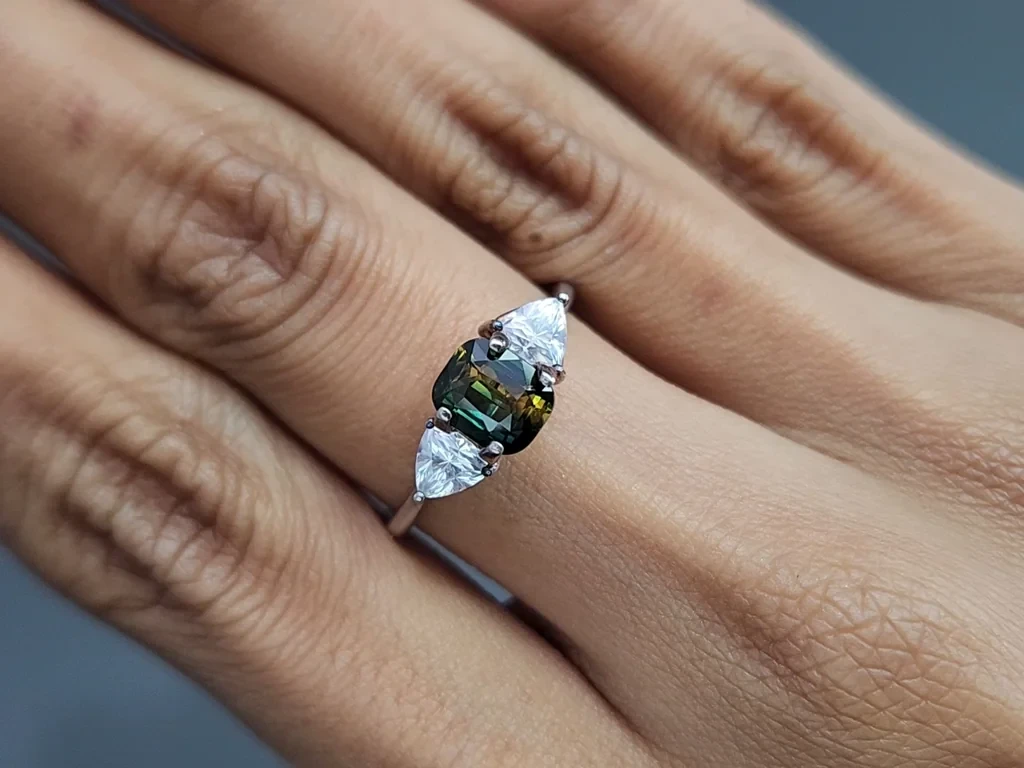 Saphir bleu sarcelle taille coussin de 1,53 carat, Madagascar Image №5