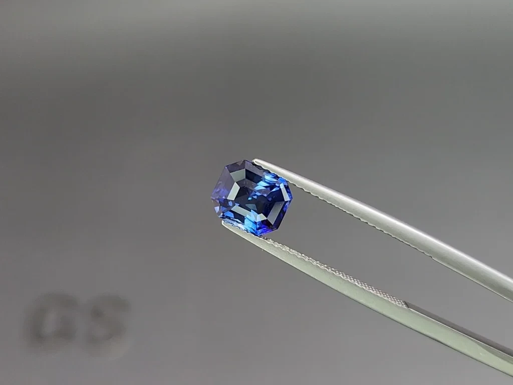 Sapphire Royal Blue octagon cut 2.52 carats, Sri Lanka  Image №3