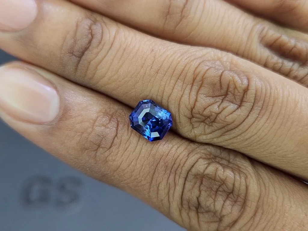 Sapphire Royal Blue octagon cut 2.52 carats, Sri Lanka  Image №2