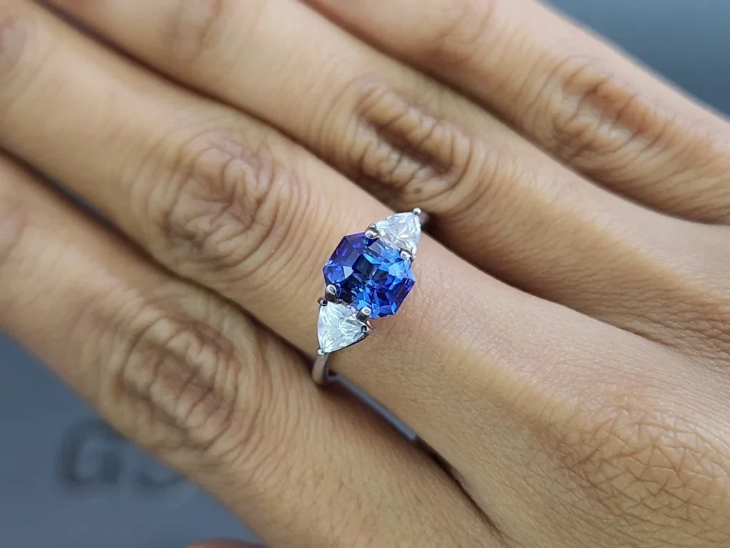 Sapphire Royal Blue octagon cut 2.52 carats, Sri Lanka  Image №5