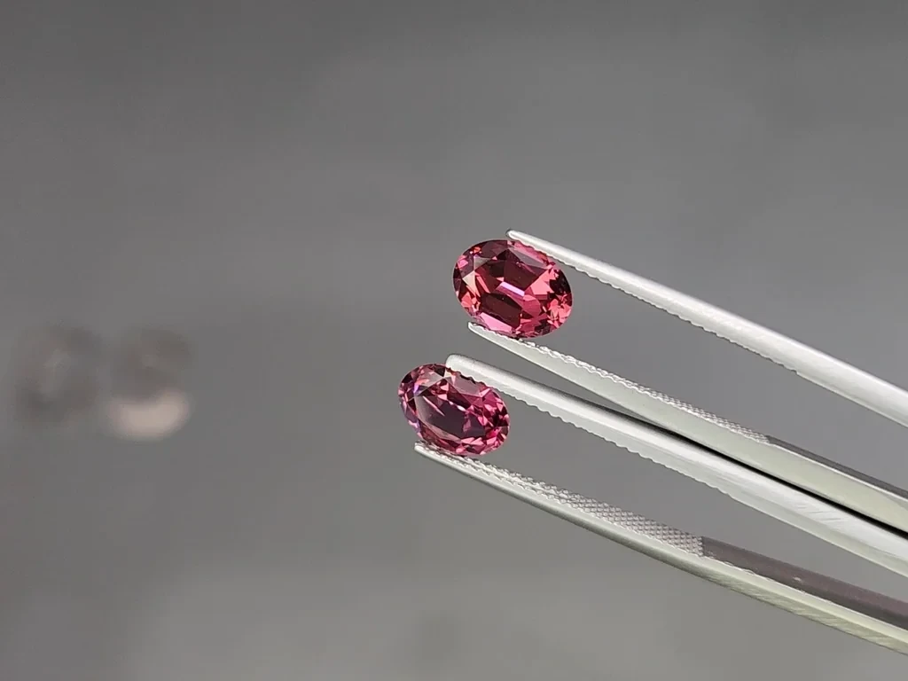Pair of rhodolite garnets oval cut 2.84 carats, Madagascar Image №3