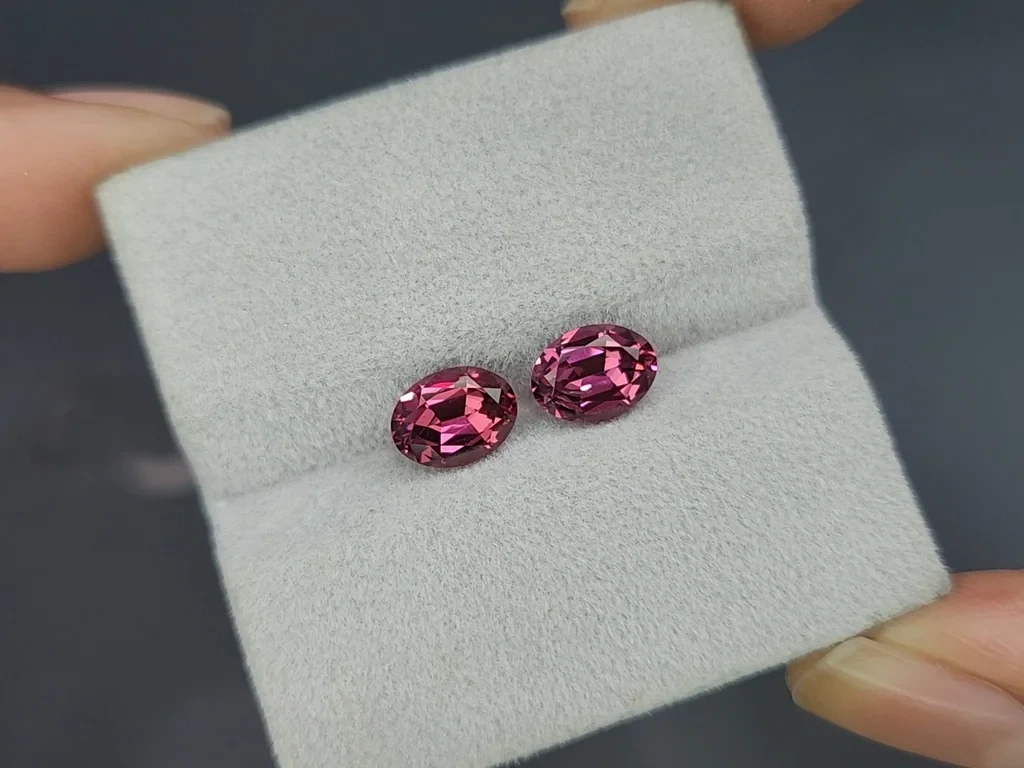 Pair of rhodolite garnets oval cut 2.84 carats, Madagascar Image №4