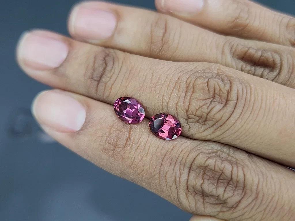 Pair of rhodolite garnets oval cut 2.84 carats, Madagascar Image №2