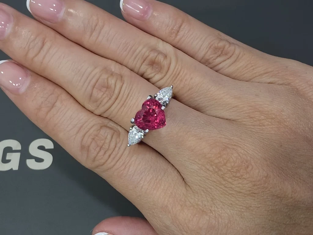 Mahenge-spinell herzförmig 3,02 karat, Tansania Image №5