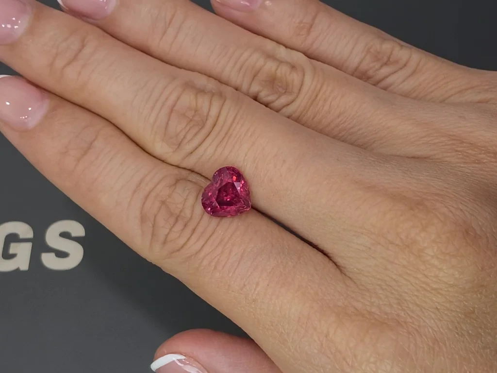 Mahenge-spinell herzförmig 3,02 karat, Tansania Image №2