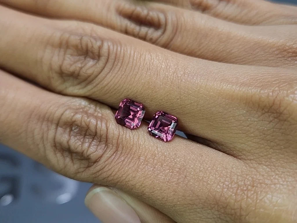 Paar kissenförmig geschliffene rhodolith-granate 2,91 karat, Madagaskar Image №2