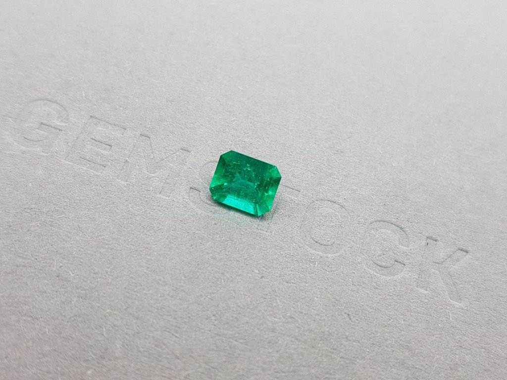 Vivid Green emerald octagon shape 0.89 ct Colombia Image №3