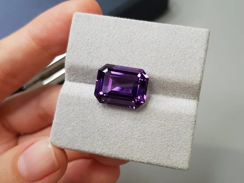 Amethyst im Achteckschliff, 8,90 Karat, Brasilien  Image №3