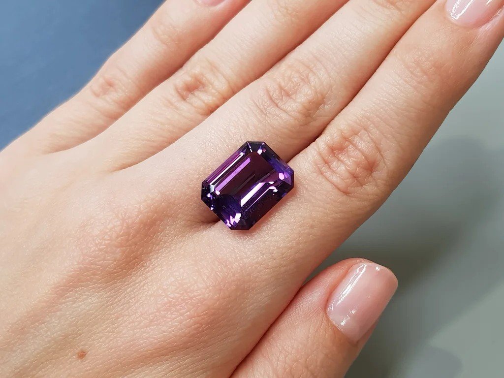 Amethyst im Achteckschliff, 8,90 Karat, Brasilien  Image №2